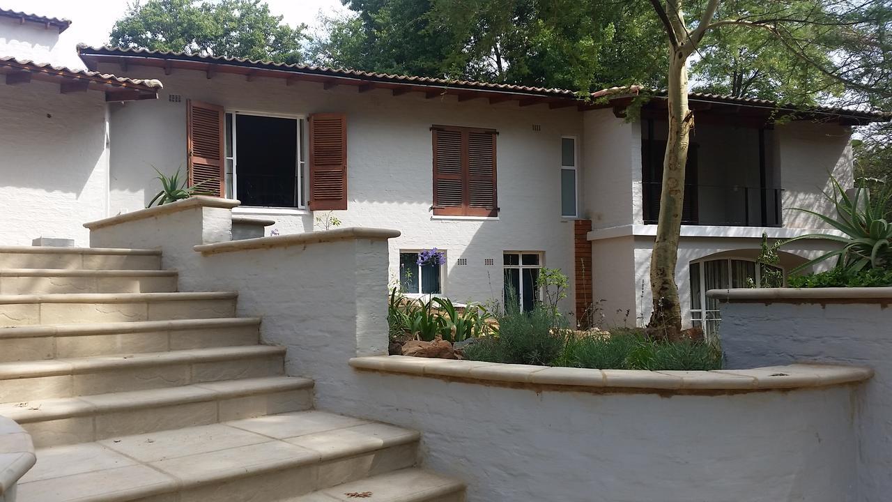 Amberhall Guesthouse Йоханнесбург Экстерьер фото